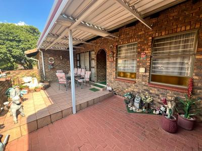 Townhouse For Rent in Dalpark Ext 1, Brakpan