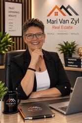 Hannah Van Staden, estate agent