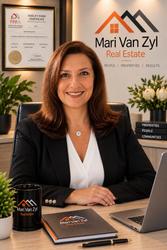 Nicolette Loots, estate agent