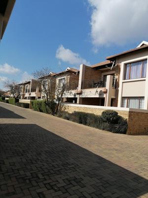 Townhouse For Sale in Sonneveld, Brakpan