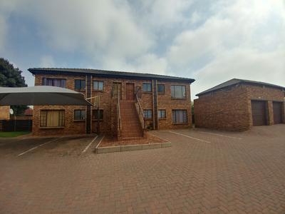 Townhouse For Rent in Dalview, Brakpan