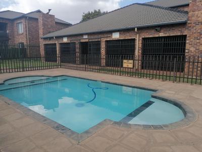 Apartment / Flat For Sale in Sonneveld, Brakpan