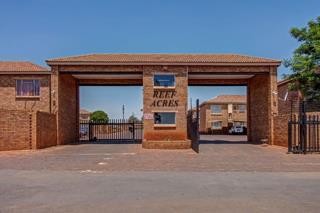 Apartment / Flat For Sale in Krugersrus, Springs