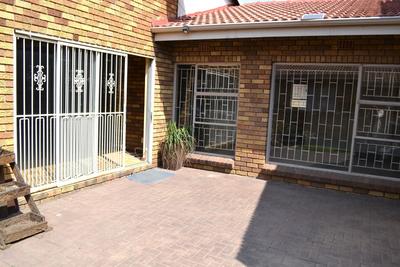 Townhouse For Rent in Dalpark Ext 1, Brakpan